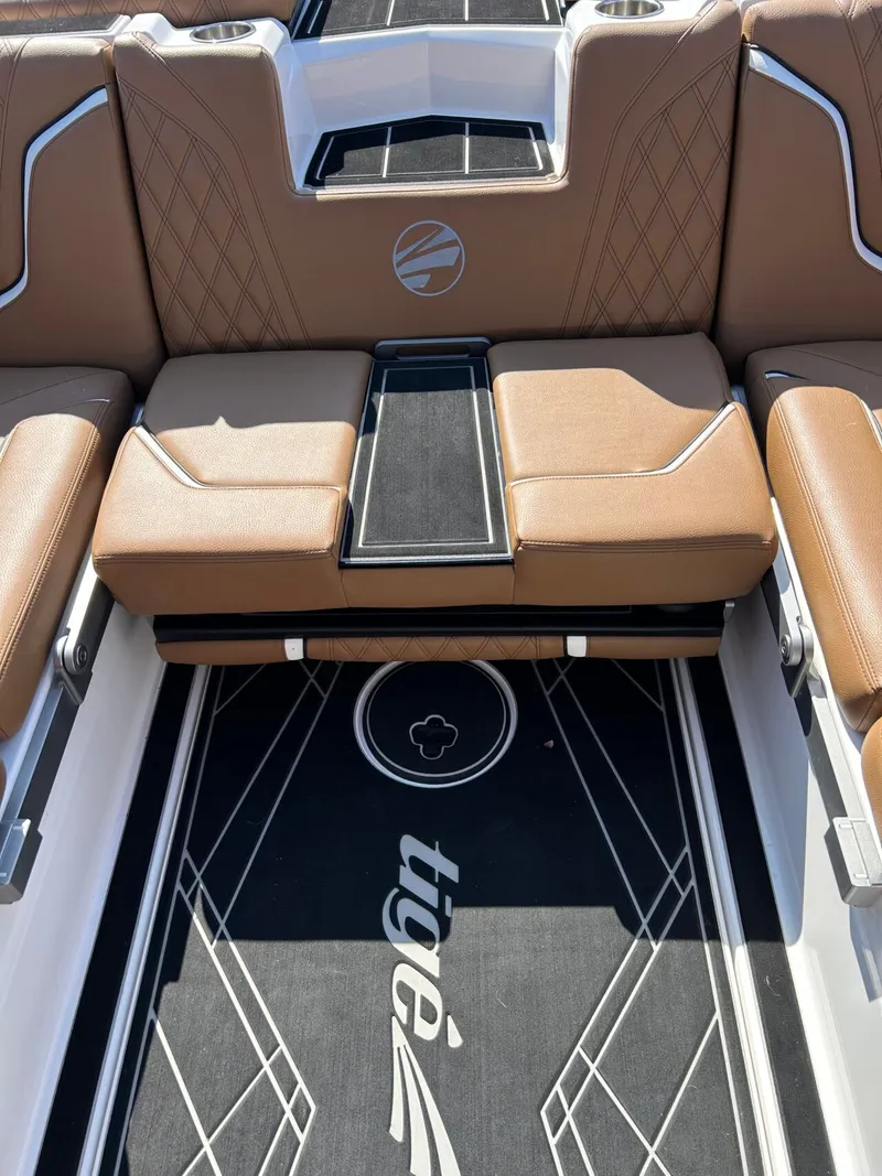 Slide: The Image of Tigé 24RZX 2025 - 24