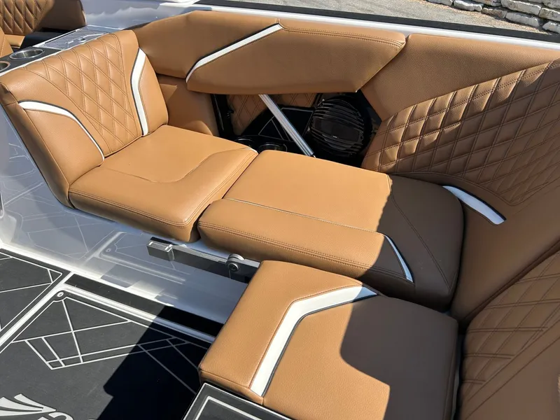 Slide: The Image of Tigé 24RZX 2025 - 26