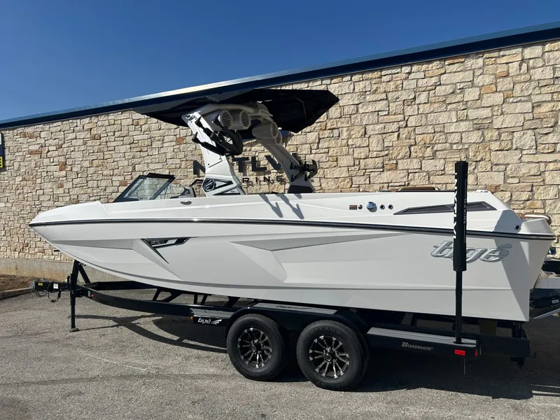 Slide: The Image of Tigé 24RZX 2025 - 3