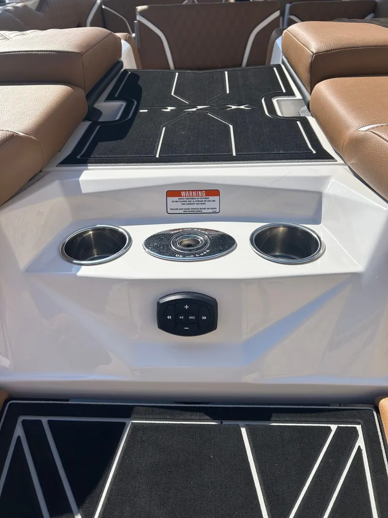 Slide: The Image of Tigé 24RZX 2025 - 6