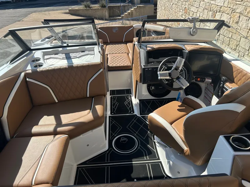 Slide: The Image of Tigé 24RZX 2025 - 9