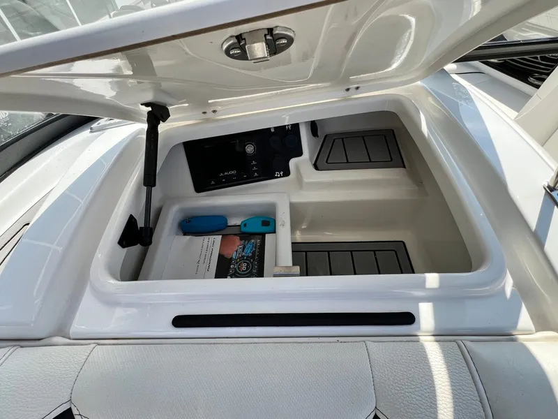 Slide: The Image of Nautique G23 2018 - 19