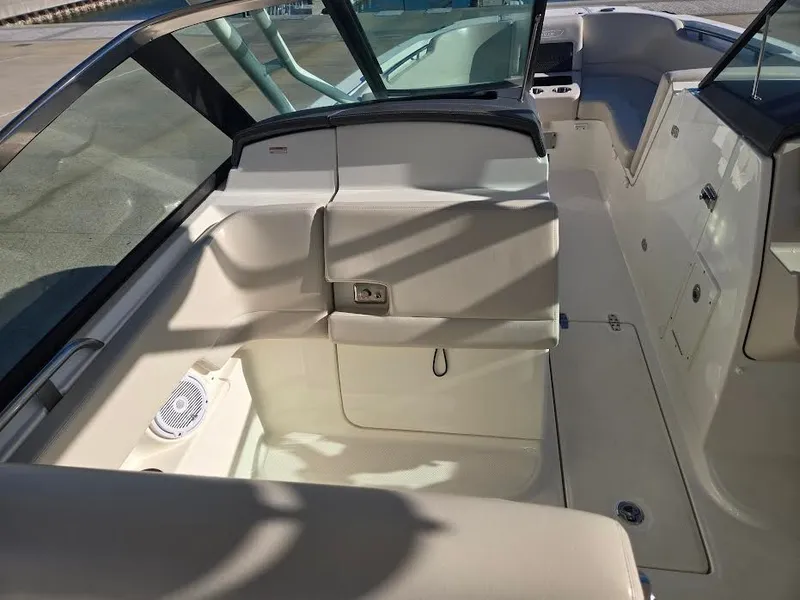 Slide: The Image of Interior of a 2018 Boston Whaler 270 Vantage boat. - 13