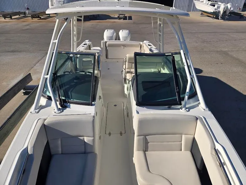 Slide: The Image of Interior view of a 2018 Boston Whaler 270 Vantage boat. - 18