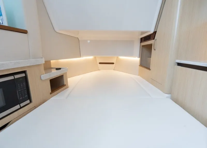 Slide: The Image of Regal 34 SAV 2026 - 35