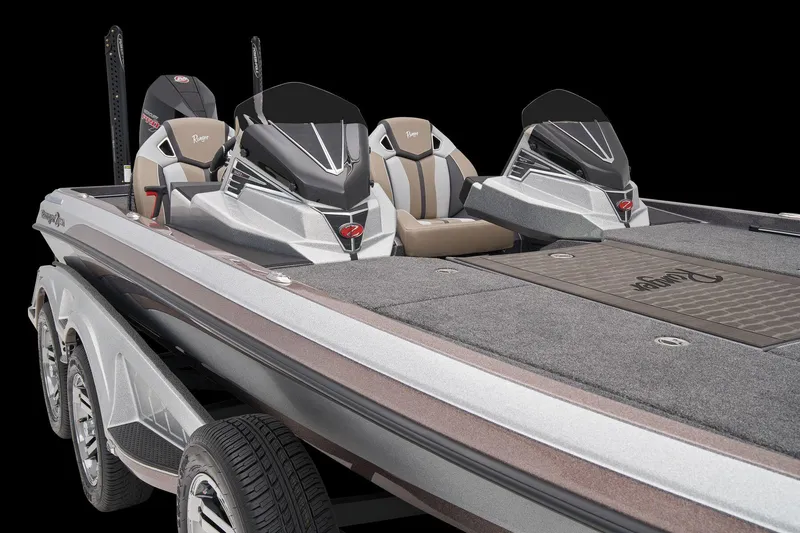 Slide: The Image of Ranger Z521R 2025 - 17