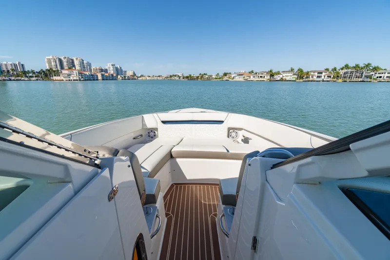 Slide: The Image of Tiara 34 LX 2023 - 54