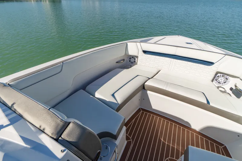 Slide: The Image of Tiara 34 LX 2023 - 55