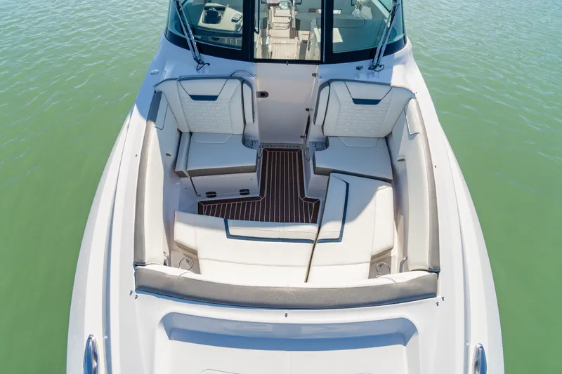 Slide: The Image of Tiara 34 LX 2023 - 56