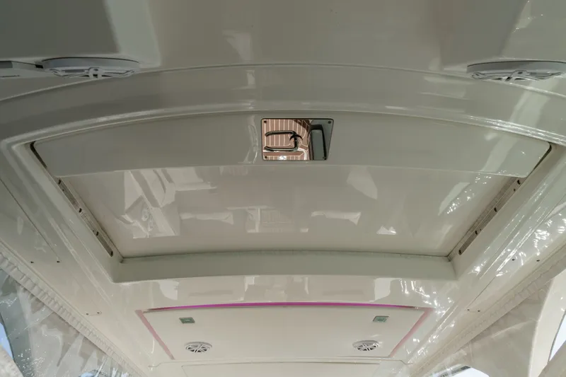 Slide: The Image of Tiara 34 LX 2023 - 59