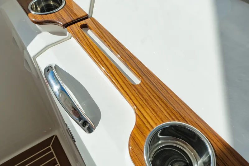 Slide: The Image of Tiara 34 LX 2023 - 60