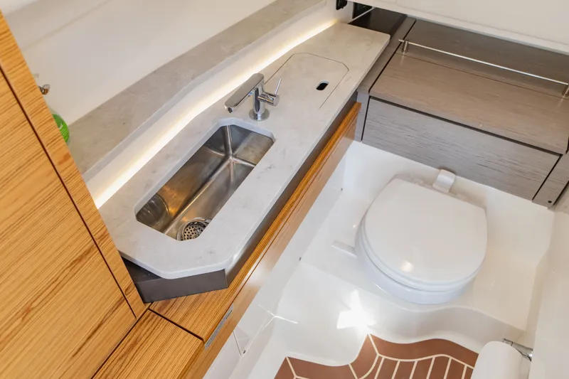 Slide: The Image of Tiara 34 LX 2023 - 62