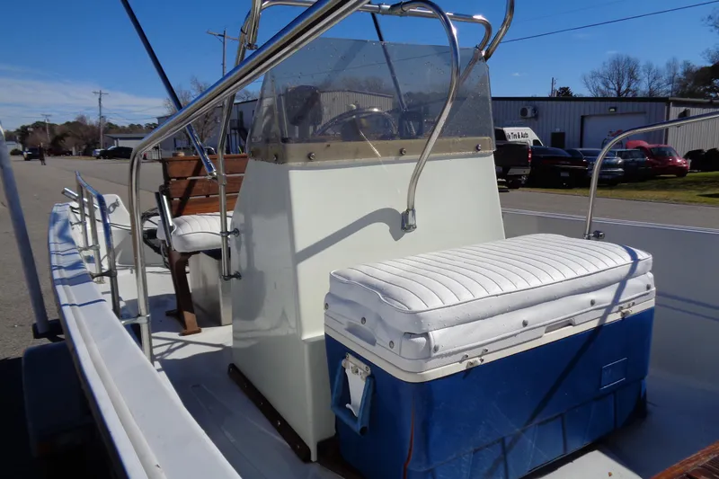 Slide: The Image of 1987 Boston Whaler Montauk 17' CC boat with white seating and blue cooler. - 12