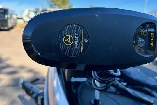 Slide: The Image of 2017 Ranger Z185 boat with i-Pilot Ultrex trolling motor system. - 11