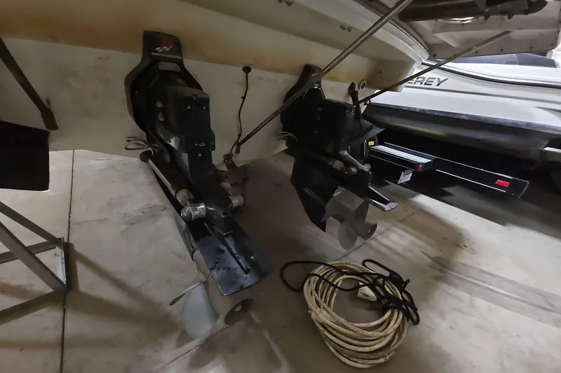 Slide: The Image of 2000 Formula 330 Sun Sport boat stern with dual propellers and coiled rope. - 15