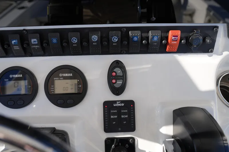 Slide: The Image of Control panel of 2020 Sea Hunt BX 20 BR boat with Yamaha gauges and switches. - 31