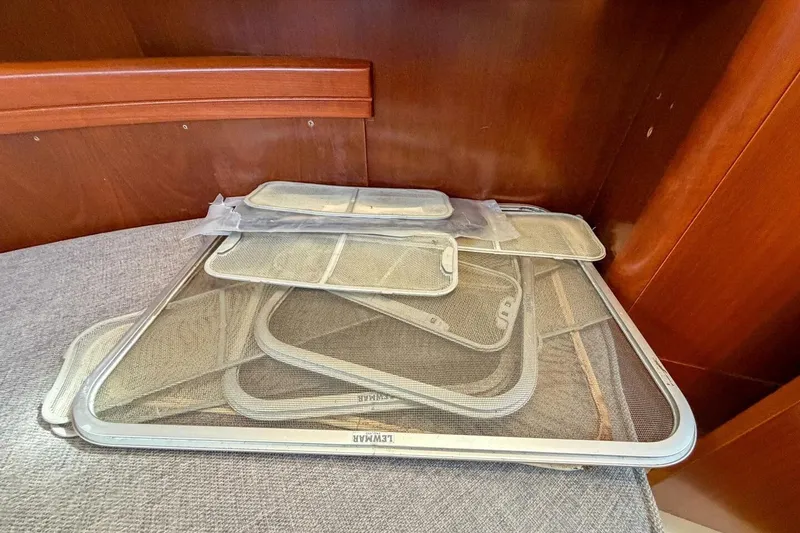 Slide: The Image of Mesh screens on a Beneteau Oceanis 36 CC yacht, 1998 model, interior view. - 33
