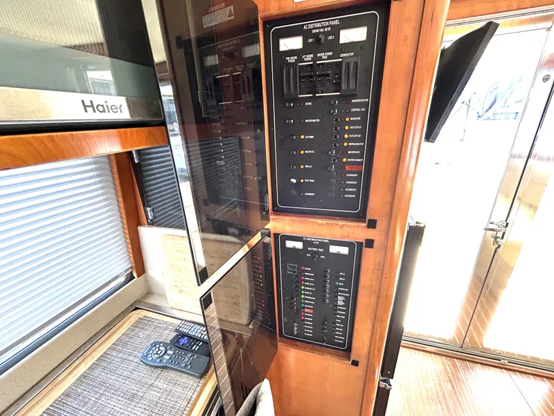 Slide: The Image of Mainship Trawler 2004 - 38