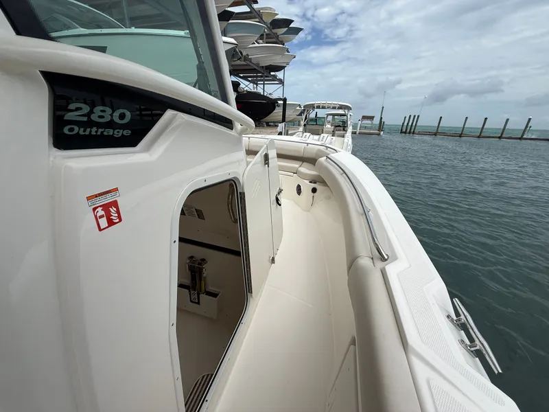 Slide: The Image of Boston Whaler 280 Outrage 2026 - 10