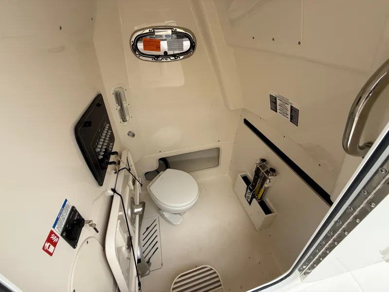 Slide: The Image of Boston Whaler 280 Outrage 2026 - 11