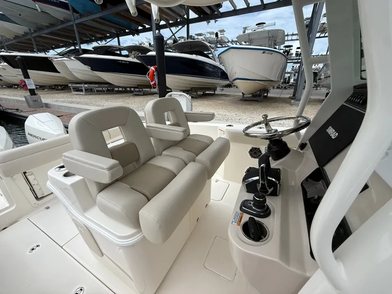 Slide: The Image of Boston Whaler 280 Outrage 2026 - 12