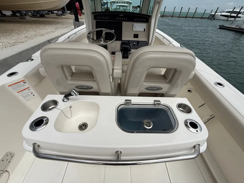 Slide: The Image of Boston Whaler 280 Outrage 2026 - 15