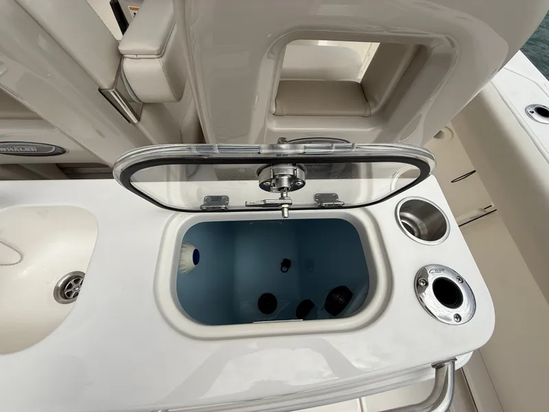 Slide: The Image of Boston Whaler 280 Outrage 2026 - 16