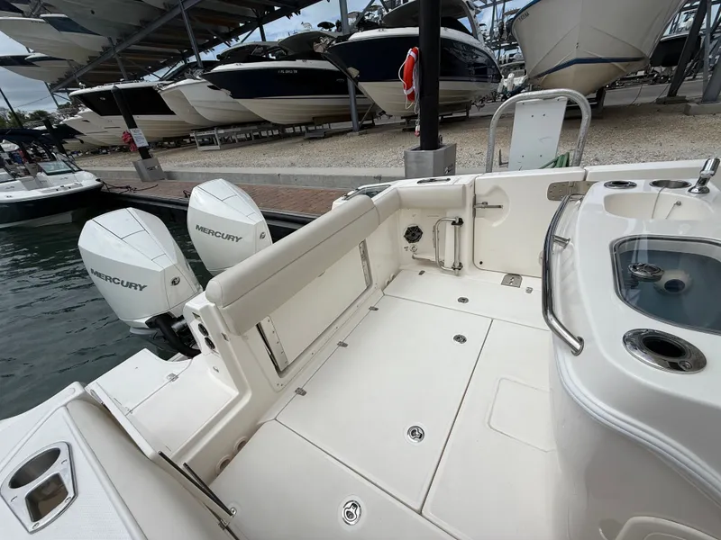 Slide: The Image of Boston Whaler 280 Outrage 2026 - 19