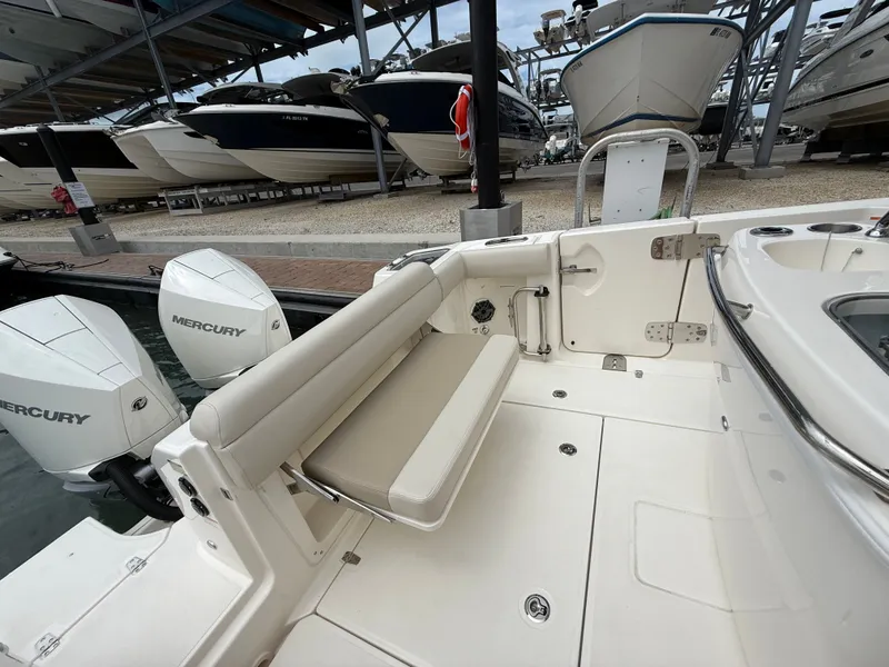 Slide: The Image of Boston Whaler 280 Outrage 2026 - 20