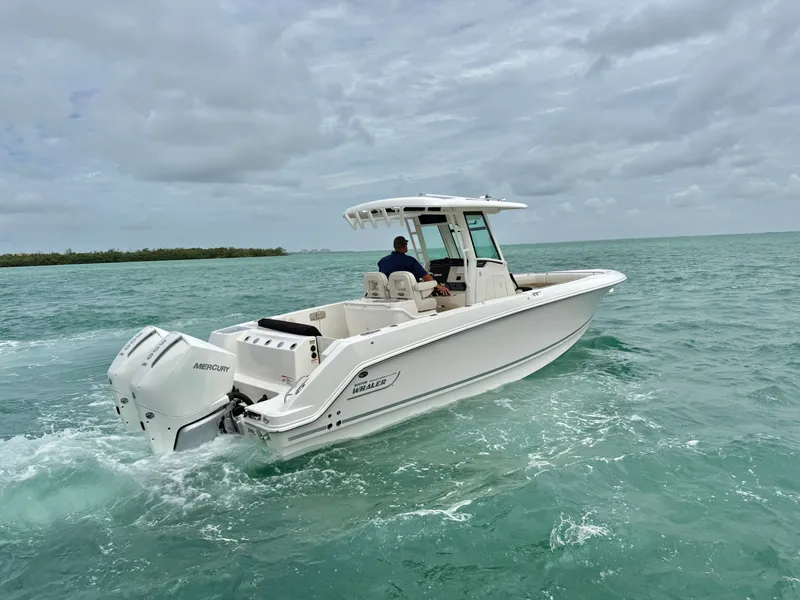 Slide: The Image of Boston Whaler 280 Outrage 2026 - 4