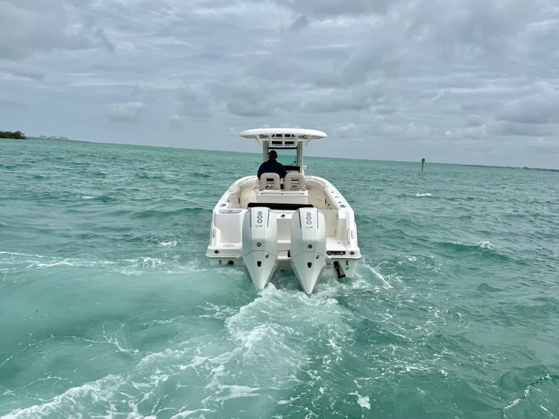Slide: The Image of Boston Whaler 280 Outrage 2026 - 5