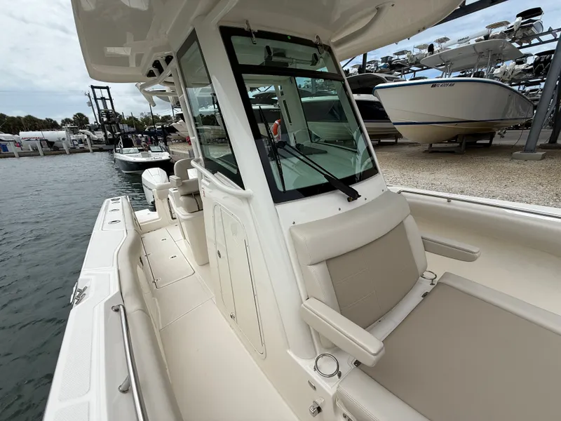 Slide: The Image of Boston Whaler 280 Outrage 2026 - 9