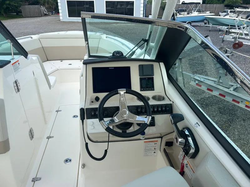 Slide: The Image of Boston Whaler 240 Vantage 2026 - 14