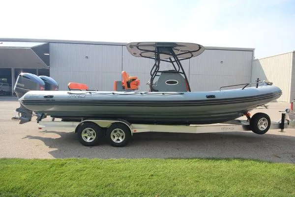 Slide: The Image of Zodiac Custom Pro 850 Optimum Twin 250hp In Stock 2021 - 4
