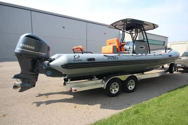 Slide: The Image of Zodiac Custom Pro 850 Optimum Twin 250hp In Stock 2021 - 5