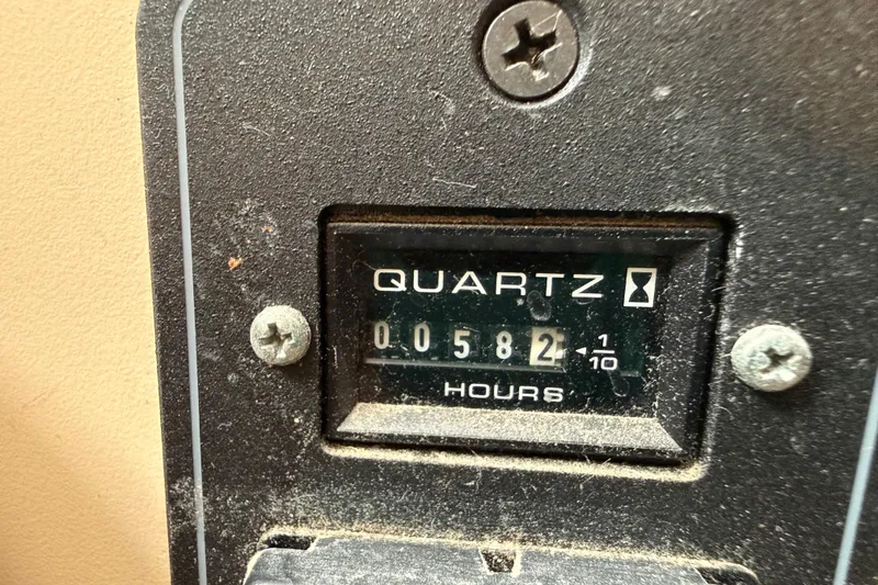 Slide: The Image of Hour meter showing 582.1 hours on 1998 Sea Ray Sundancer 310. - 28