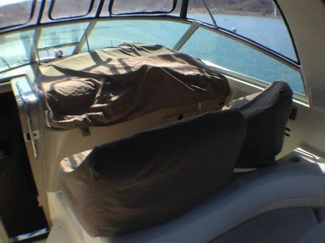 Slide: The Image of Interior of a 1998 Sea Ray Sundancer 310 yacht. - 39