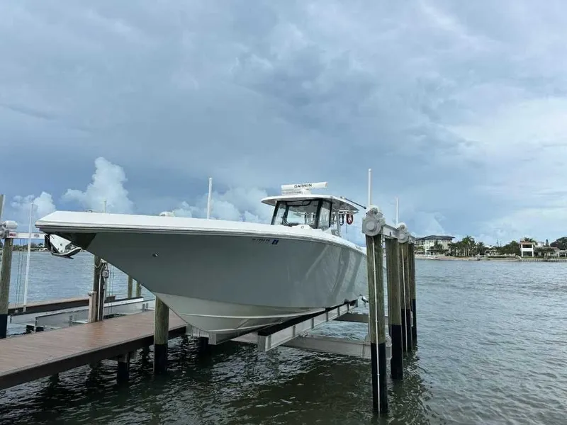 The Image of Fountain 38 Center Console 2024 - 0