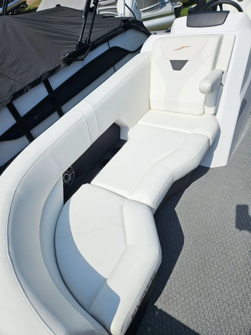 Slide: The Image of Evotti 500 Series Convertible Stern 523 2026 - 10