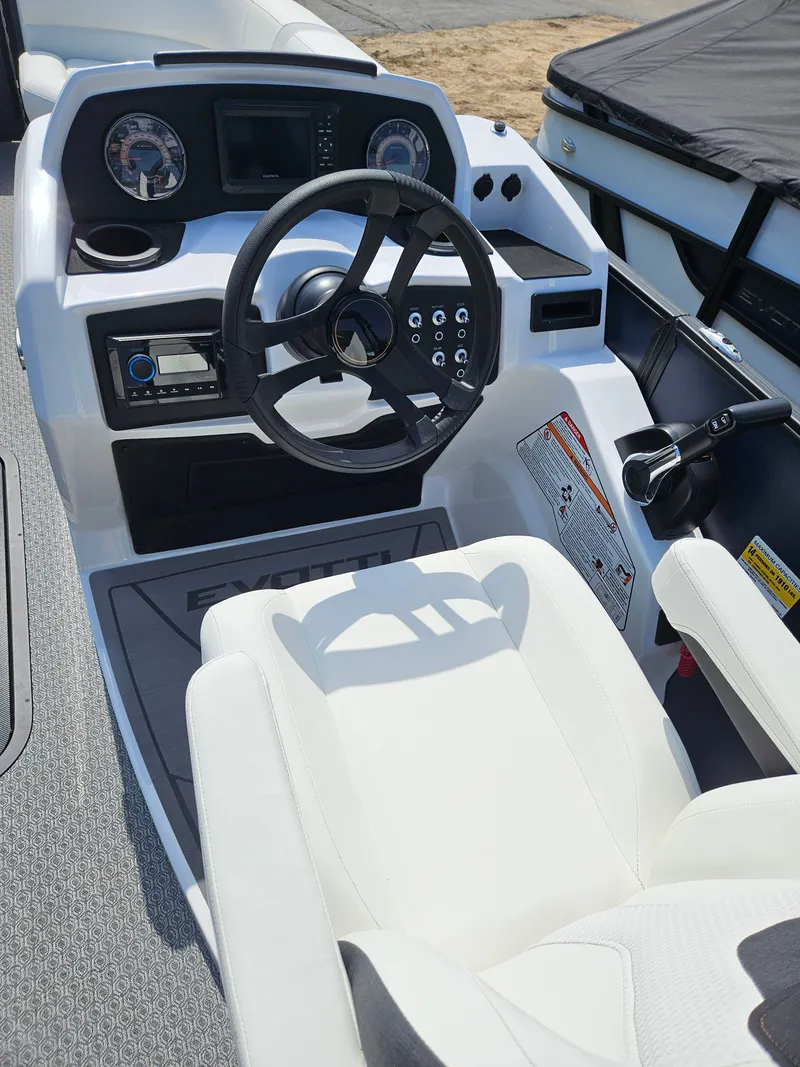 Slide: The Image of Evotti 500 Series Convertible Stern 523 2026 - 12