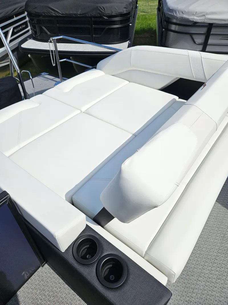 Slide: The Image of Evotti 500 Series Convertible Stern 523 2026 - 14