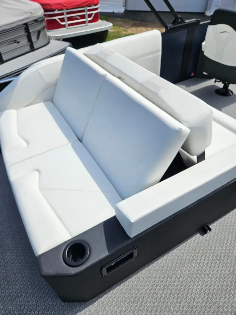 Slide: The Image of Evotti 500 Series Convertible Stern 523 2026 - 15