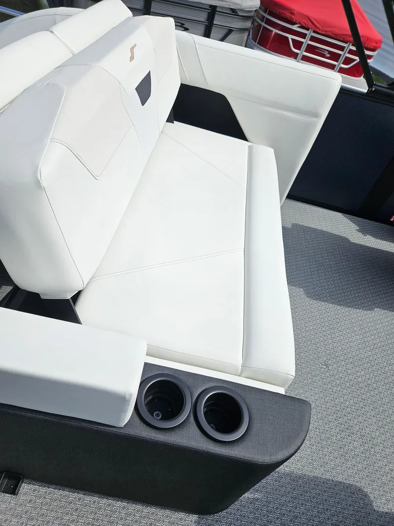 Slide: The Image of Evotti 500 Series Convertible Stern 523 2026 - 16