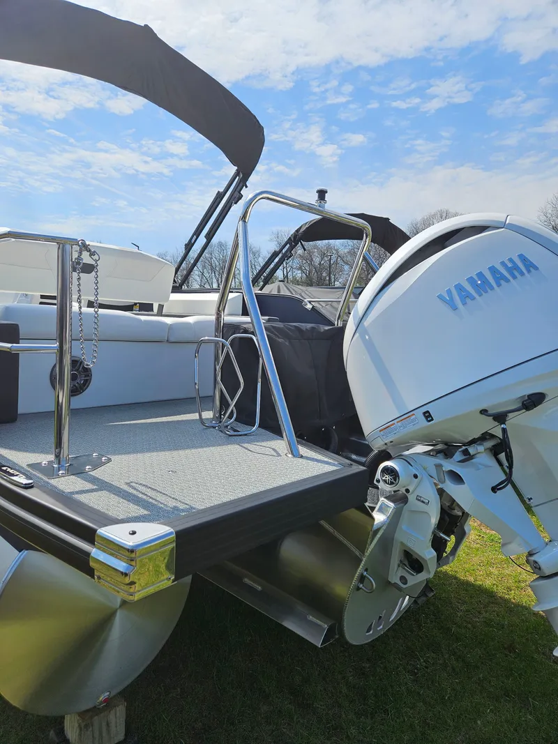 Slide: The Image of Evotti 500 Series Convertible Stern 523 2026 - 7