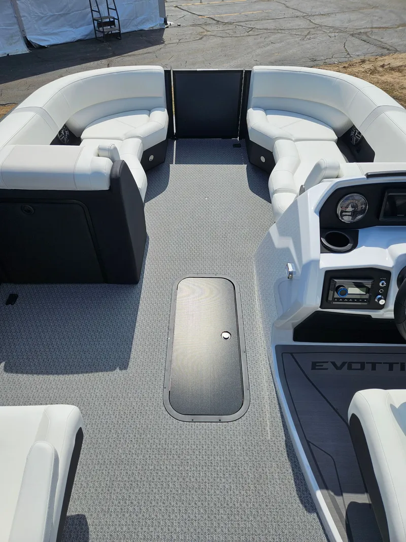 Slide: The Image of Evotti 500 Series Convertible Stern 523 2026 - 8