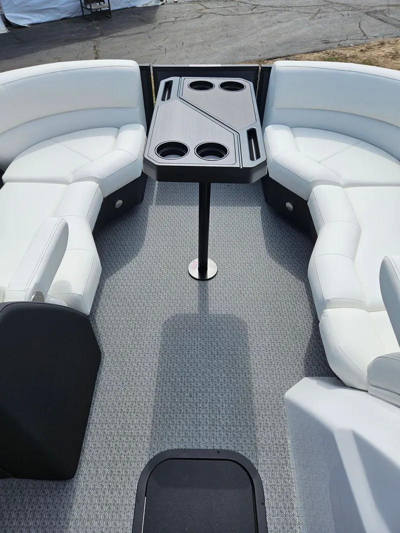 Slide: The Image of Evotti 500 Series Convertible Stern 523 2026 - 9