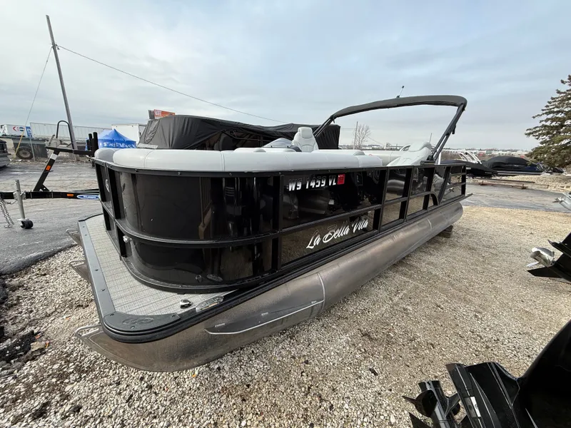 Slide: The Image of Bentley Pontoons 22 LEGACY 2022 - 3