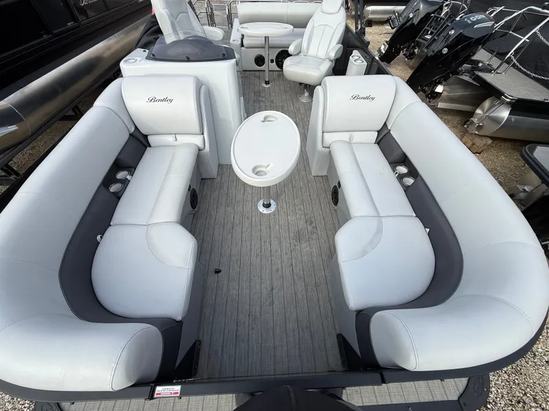 Slide: The Image of Bentley Pontoons 22 LEGACY 2022 - 5