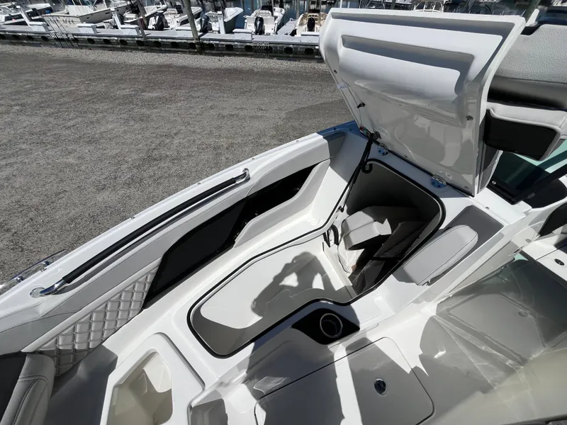 Slide: The Image of Sea Ray SLX 280 Outboard 2026 - 26