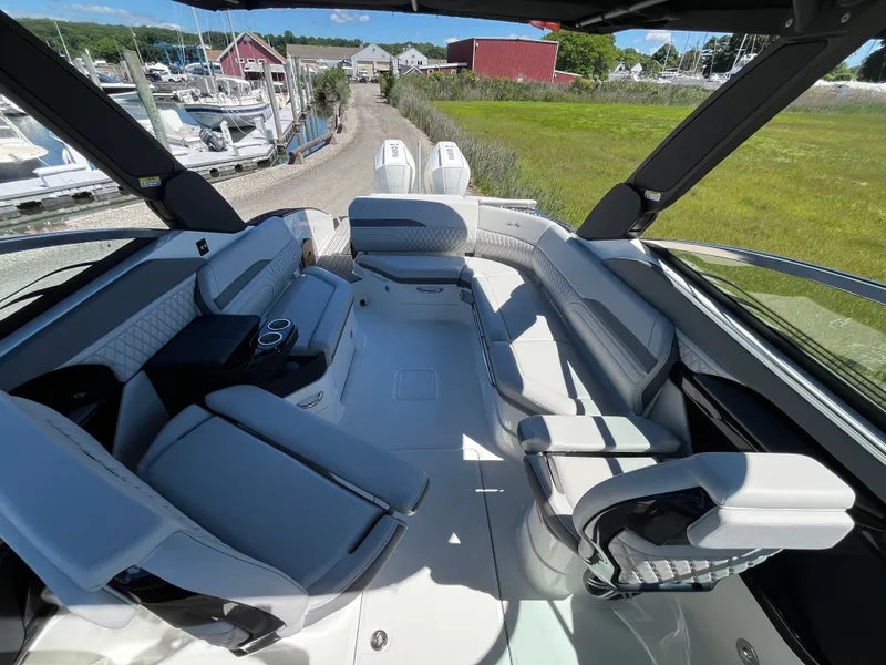 Slide: The Image of Sea Ray SLX 280 Outboard 2026 - 15